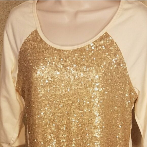 Tobi cream and gold sequin 3/4 raglan sleeve top size medium - Picture 3 of 6